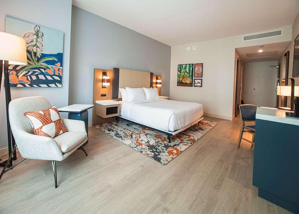 Cambria Downtown Hotel *